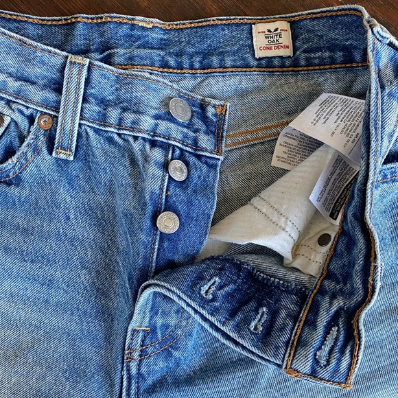 Levi’s White Oak Selvedge Jeans - Picture 5 of 9